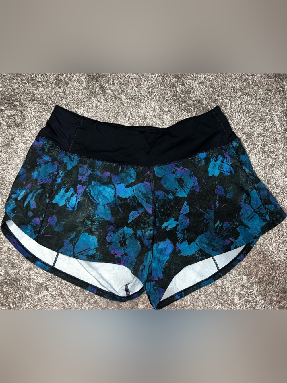 lululemon athletica Black Floral Blue-Purple Speed Up MR 4” long Shorts